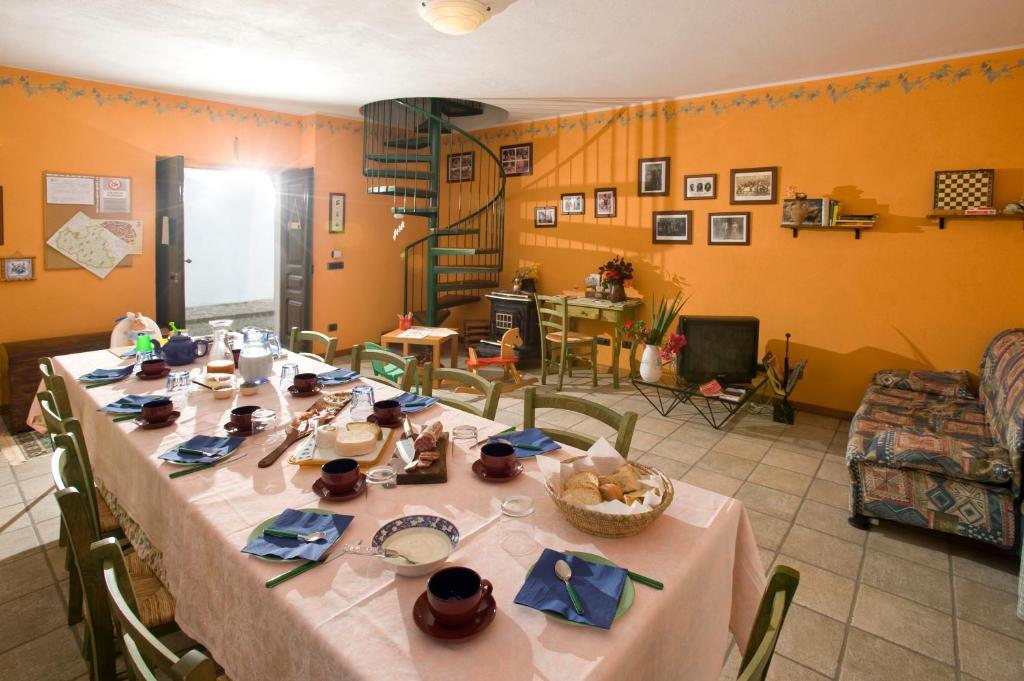 Cascina Il Ginepro Guest House Sinio Exterior photo